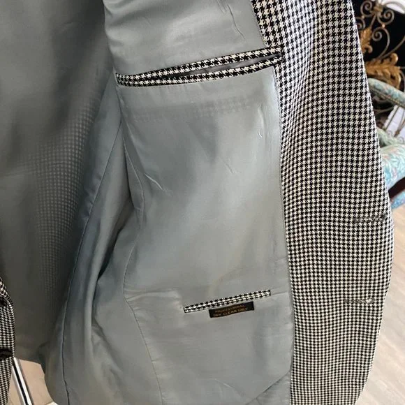 MarzottoMens black & white houndstooth sport coat